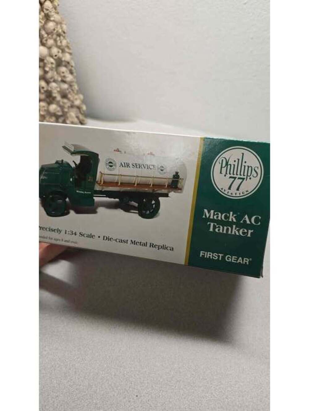 First Gear 1:34 Phillips 77 Mack AC Tanker Die-Cast Model Truck
